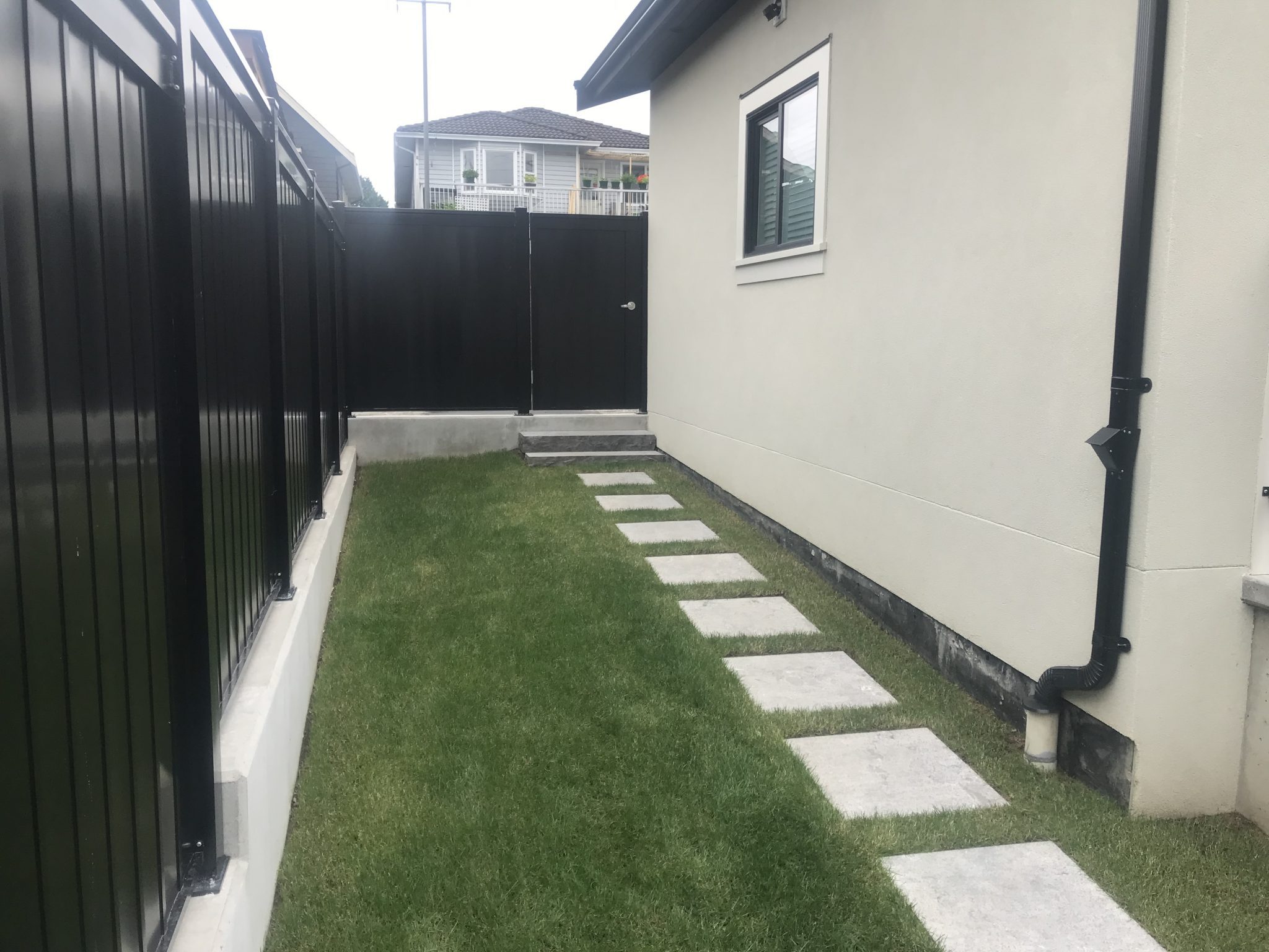 What are the Differences Between Slabs and Pavers? Para Space